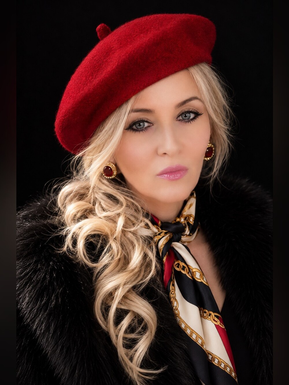 Vintage 1980s Red Wool Beret Hat Classic Parisian French Style